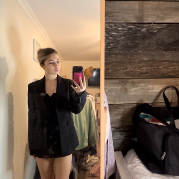Mini black skirt/ shorts underneath/ little too big for me - Picture 4 of 4